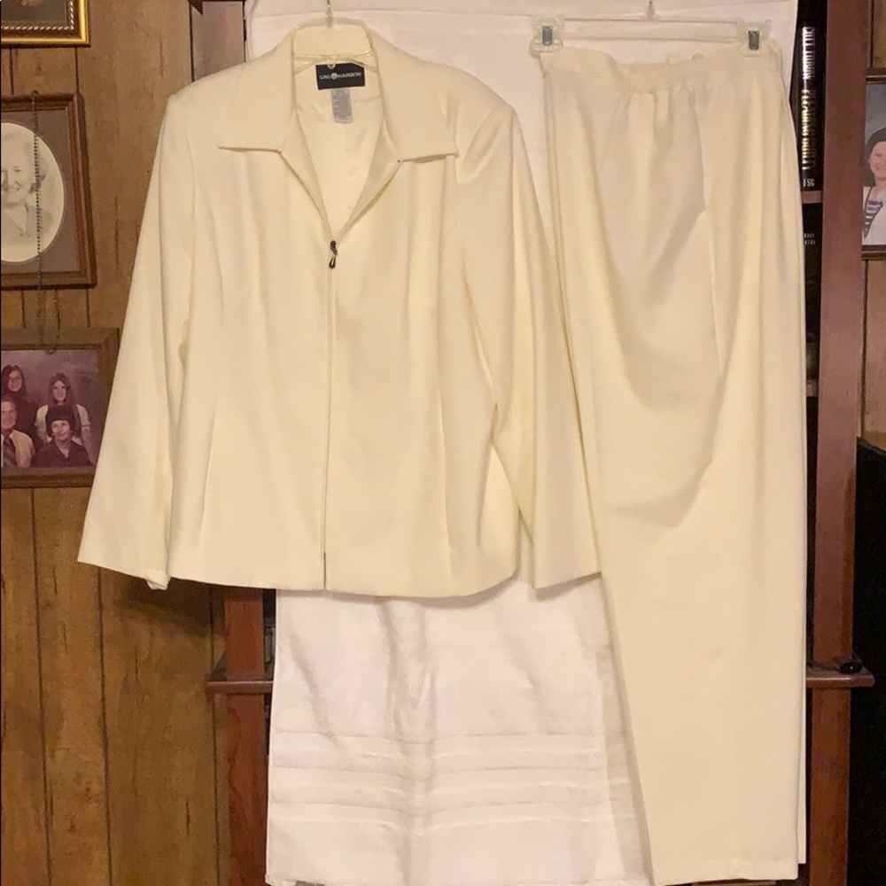 Off white pant suit